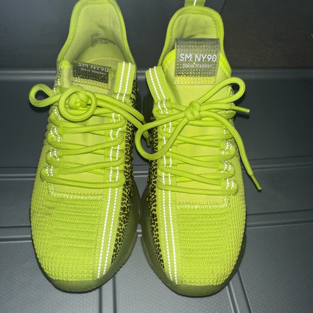 Steve Madden size 8 sneakers good condition
